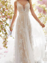 V yaka kolsuz dantel elbise