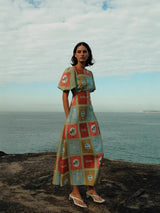 Diz üstü midi elbiseBağlantıyı kopyala (Kopyala)