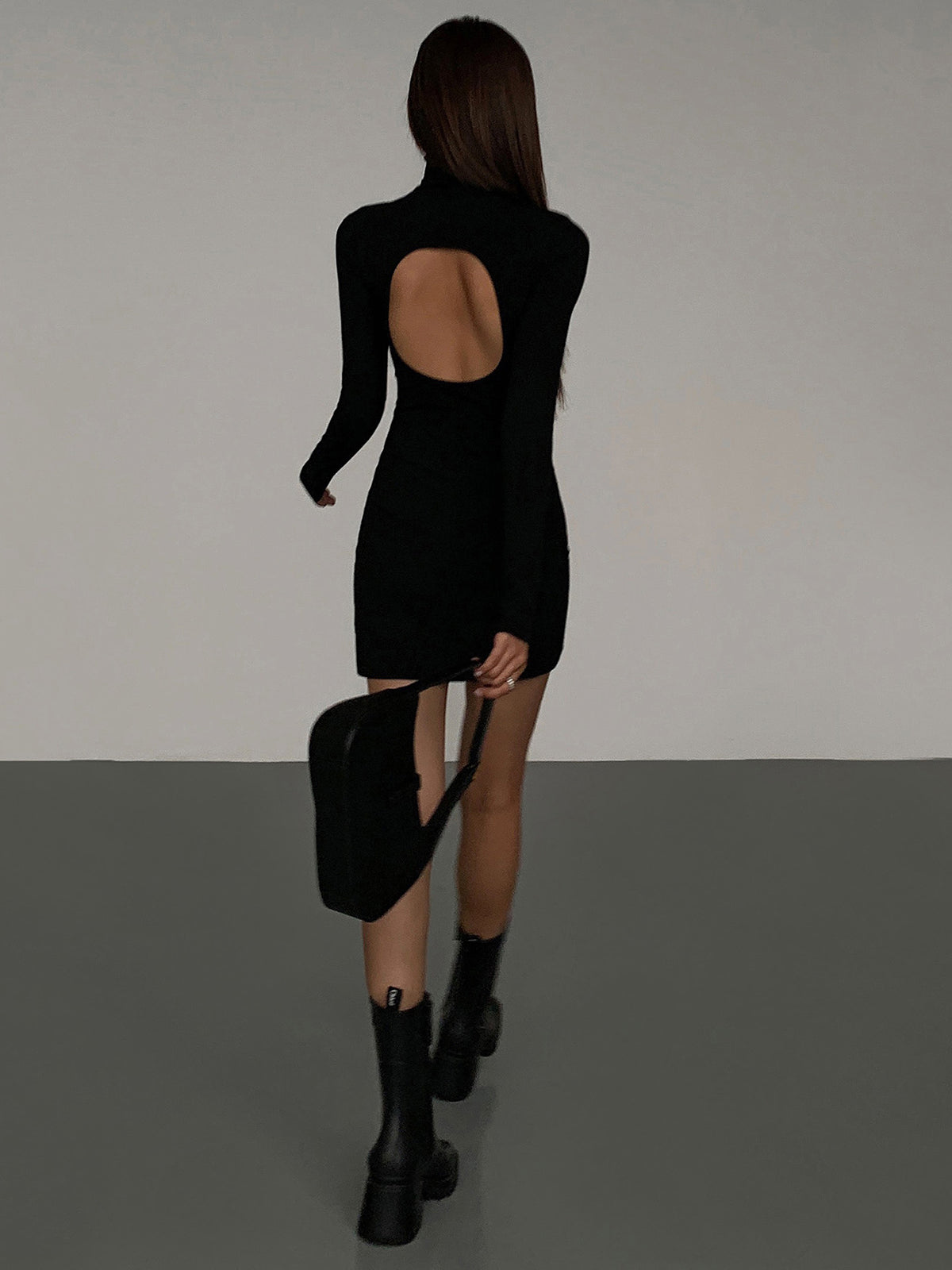 Turtleneck Açık Sırt Uzun Kollu Kısa Elbise