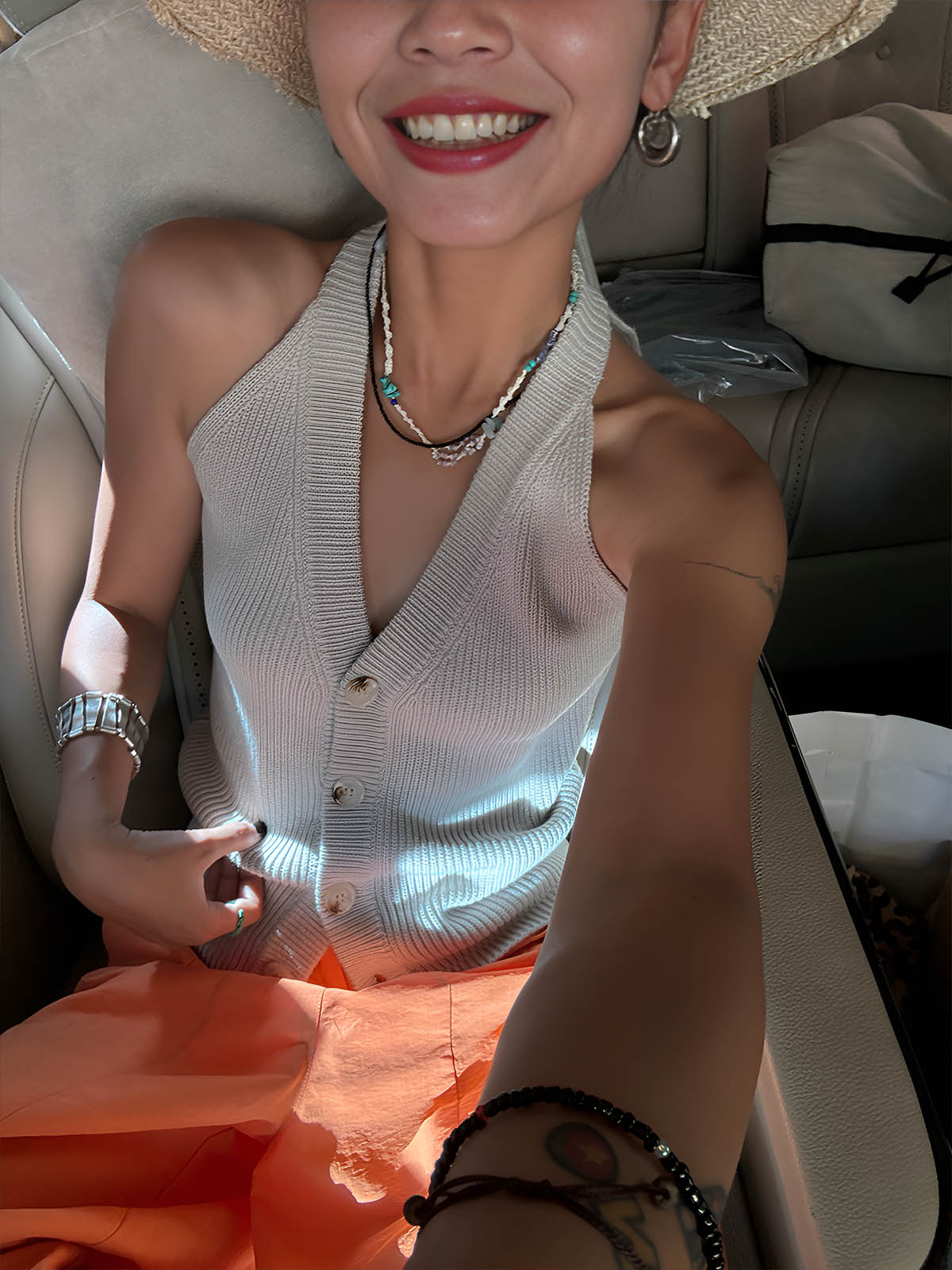 Düğmeli V Yaka Örgü