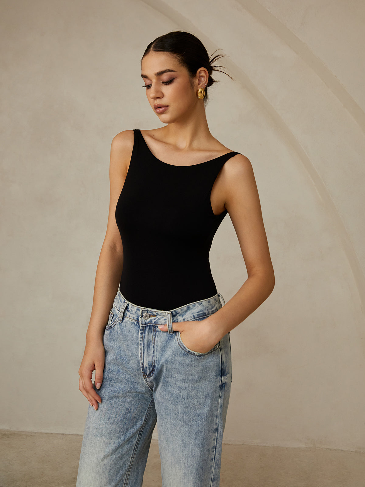 Sırt Açık Kolsuz Bodysuit