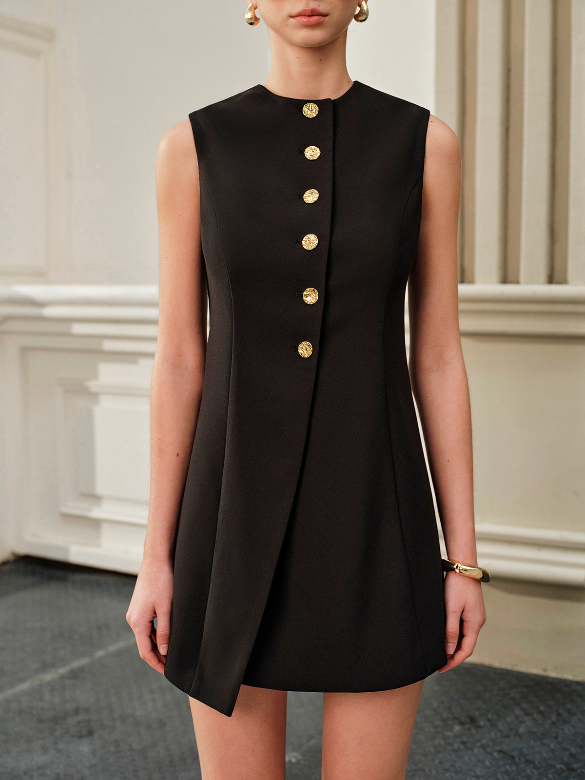 Asimetrik Düğme Detaylı Backless Elbise