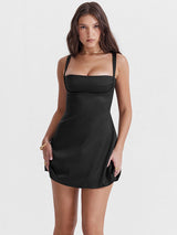 Roma - Figürü öne çıkaran elbise