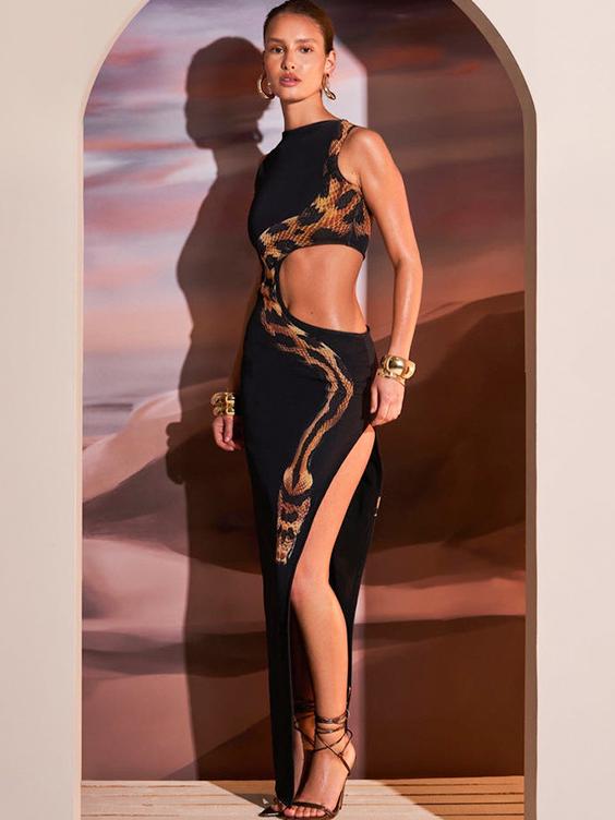 Zarafet Baştan Çıkarmayla Buluşuyor: Dar Kesim Sırtı Açık Maxi Elbise