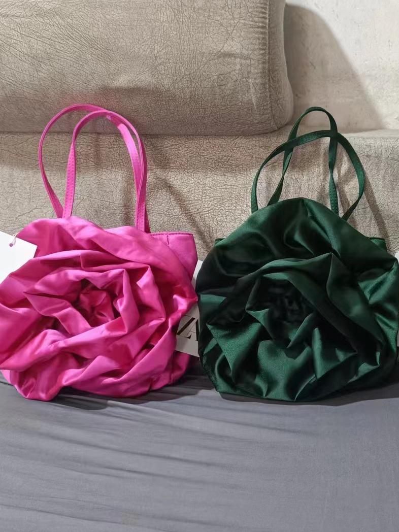 İpeksi Çiçekli Bulut Çanta