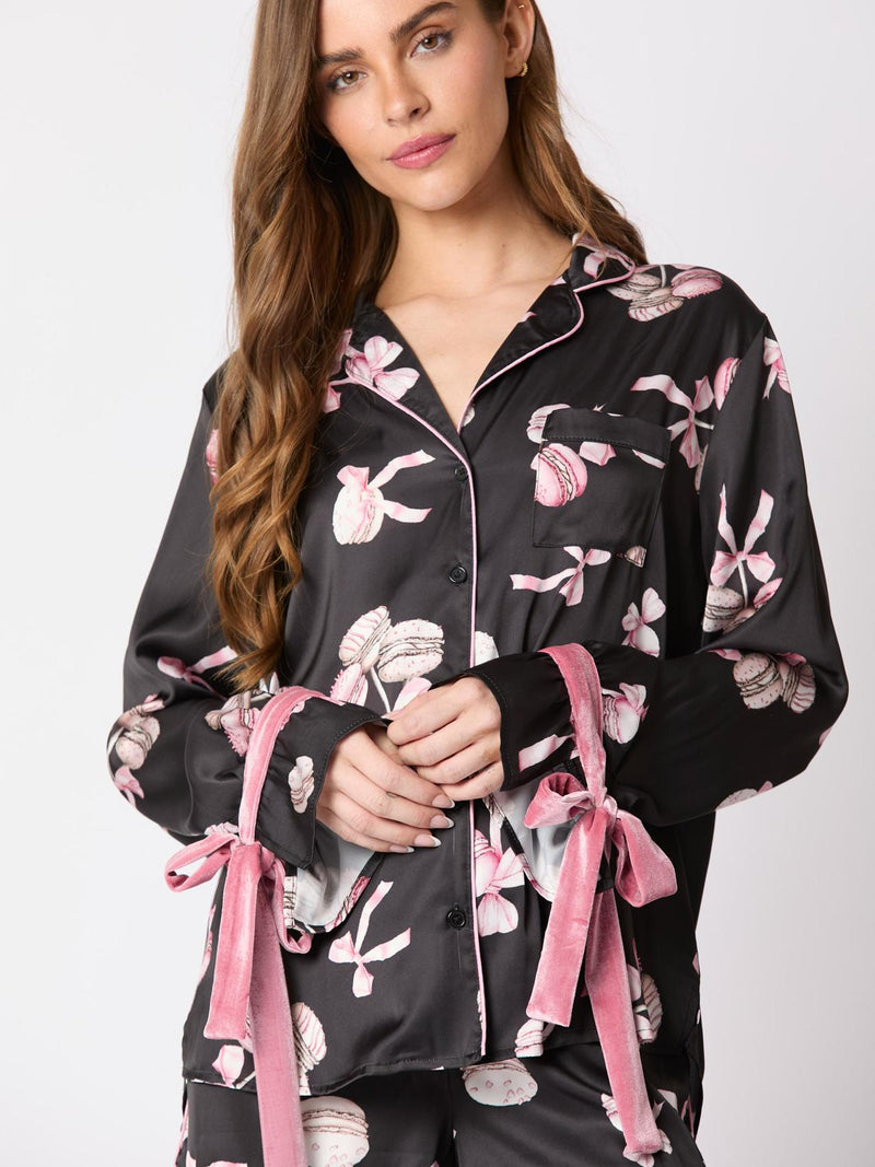 Siyah Pijama Takımı Fiyonklu Manşetler