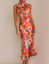 Çiçekli Boyundan Bağlamalı Beli Lastikli Uzun Elbise