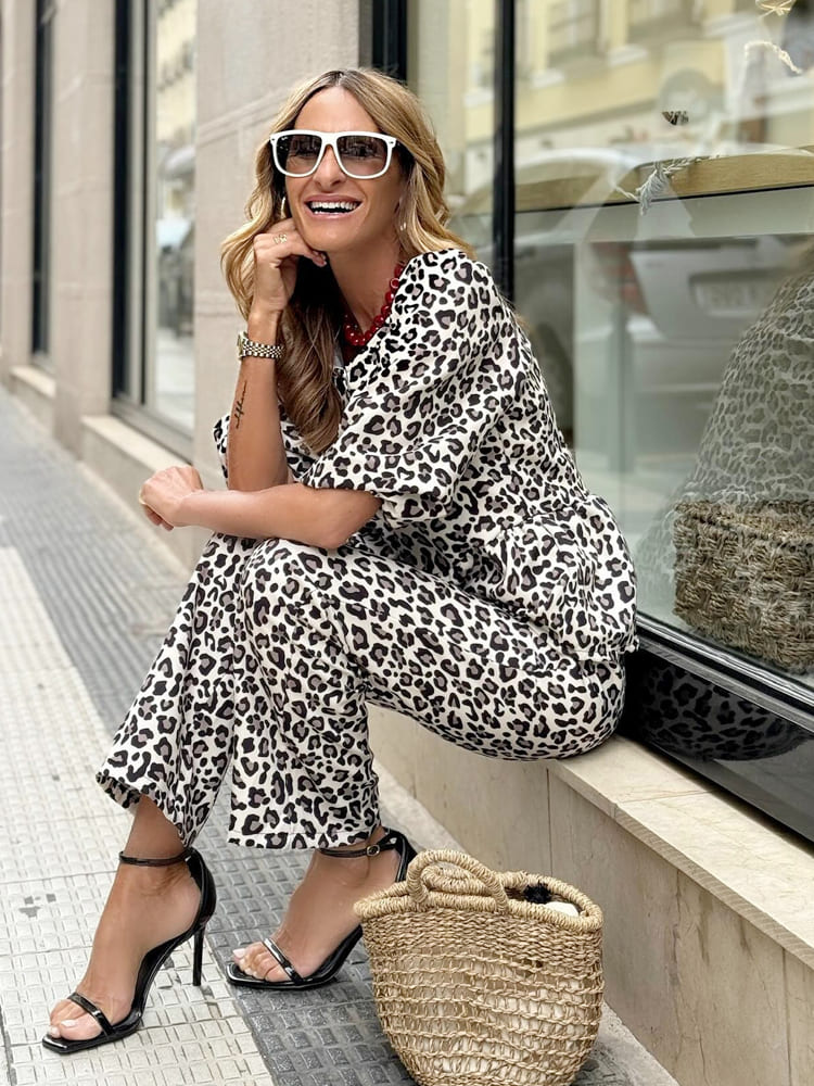 Gündelik Leopar Desenli Hırka ve Pantolon Takımı