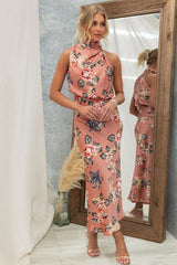 Şarap Ülkesi Tarihleri Çiçekli Boyundan Bağlamalı Elastik Bel Uzun Elbise