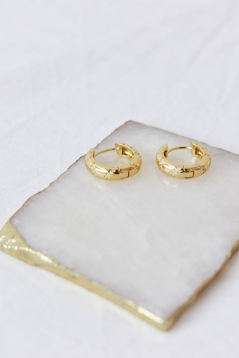 18 Ayar Altın Kaplama Kalın Çizgili Küpe