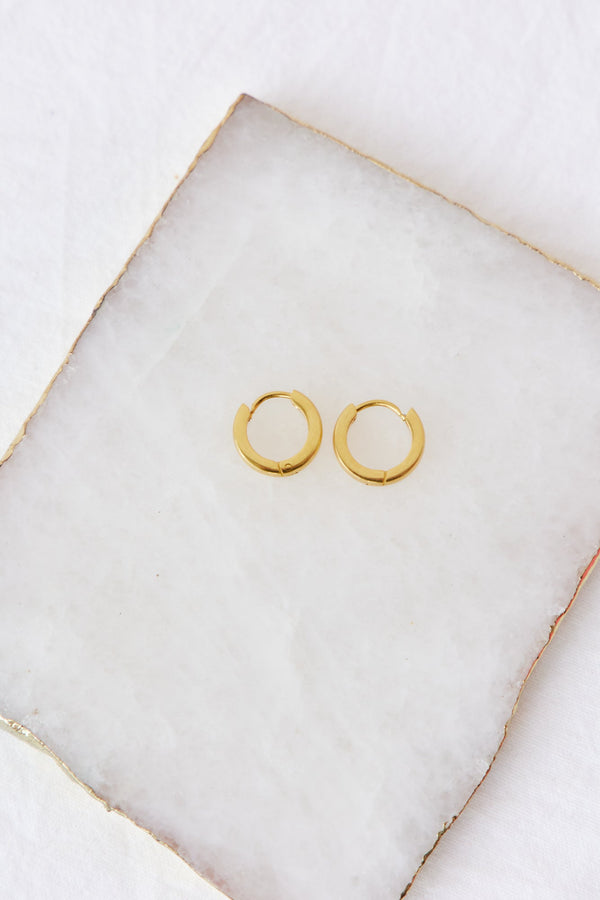 18 Ayar Altın Kaplama Şüphesiz Küpe