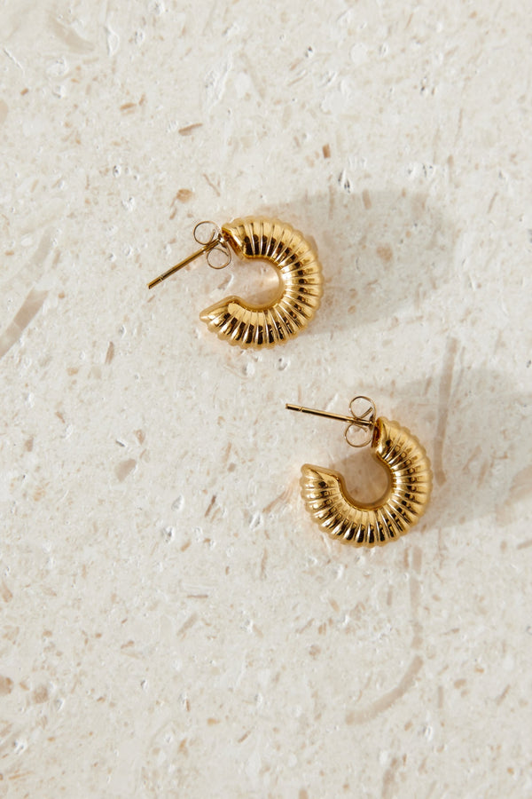 18 Ayar Altın Kaplama Yaylı Basamaklı Halka Küpe Altın