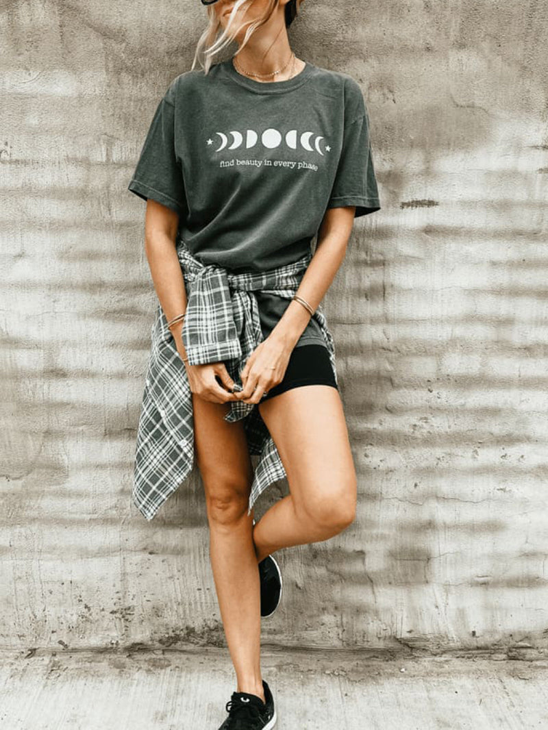 Ay Evreleri Grafikli Tişört