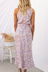 Şarap Ülkesi Tarihleri Çiçekli Boyundan Bağlamalı Elastik Bel Uzun Elbise