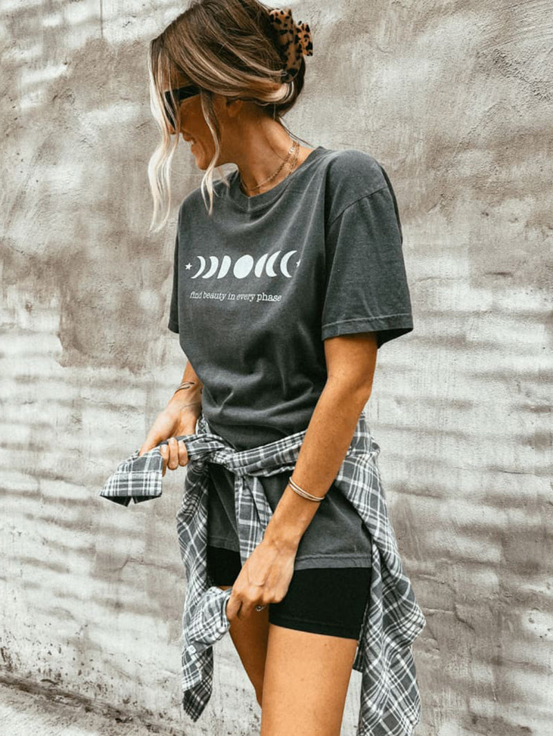 Ay Evreleri Grafikli Tişört