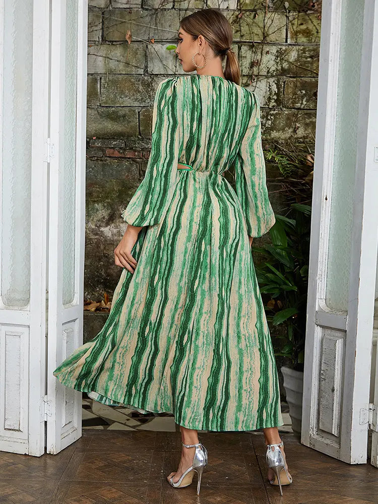 V-Yaka Çiçekli Fener Kol Elbise