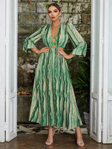 V-Yaka Çiçekli Fener Kol Elbise