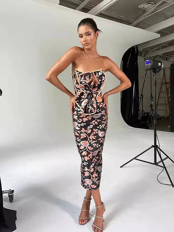 Şık Askısız Sırt Açık Bağcıklı Elbise