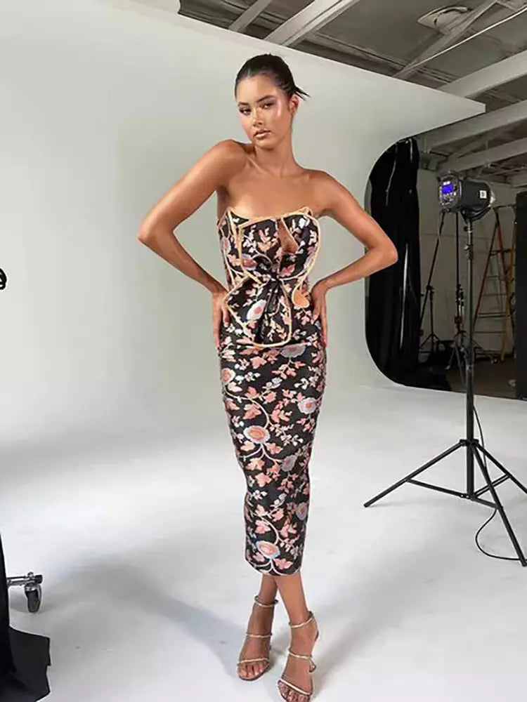 Şık Askısız Sırt Açık Bağcıklı Elbise