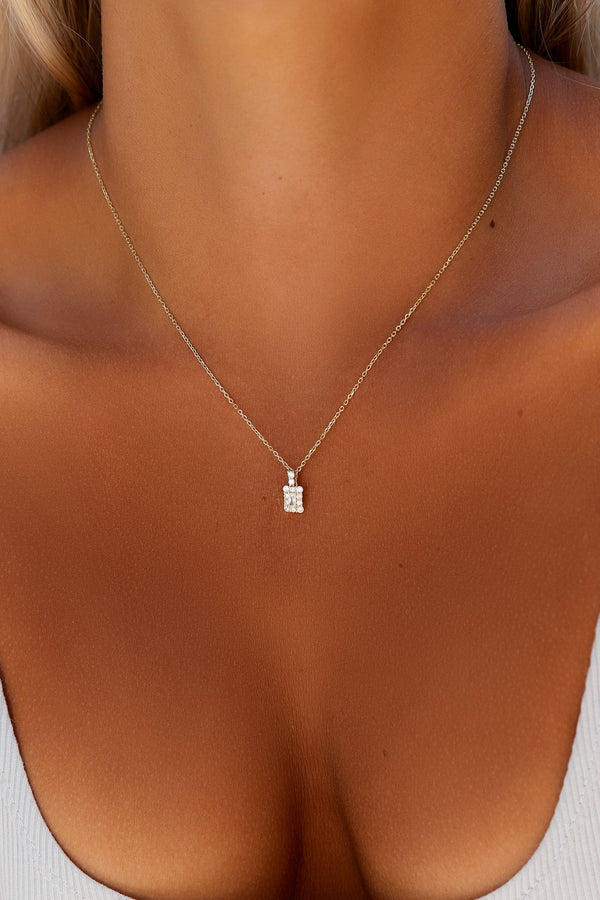 24 Ayar Altın Kaplama Damlayan İncelikli Kolye