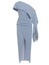 Şık Asimetrik Omuzlu Uzun Elbise