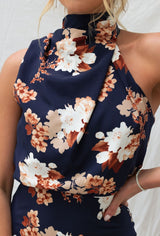 Şarap Ülkesi Tarihleri Çiçekli Boyundan Bağlamalı Elastik Bel Uzun Elbise