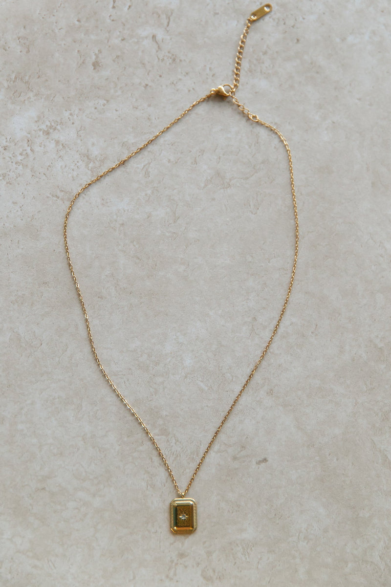 18 Ayar Altın Kaplama Yıldızlı Manzaralar Kolye