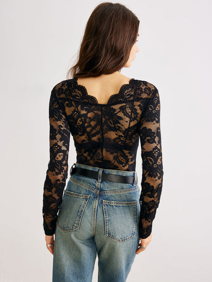 Dalgalı Kenar Dantel Panelli Bodysuit