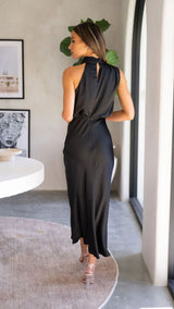 Orkide Kıvrımlı Saten Dantelli Boyundan Bağlamalı Maxi Elbise