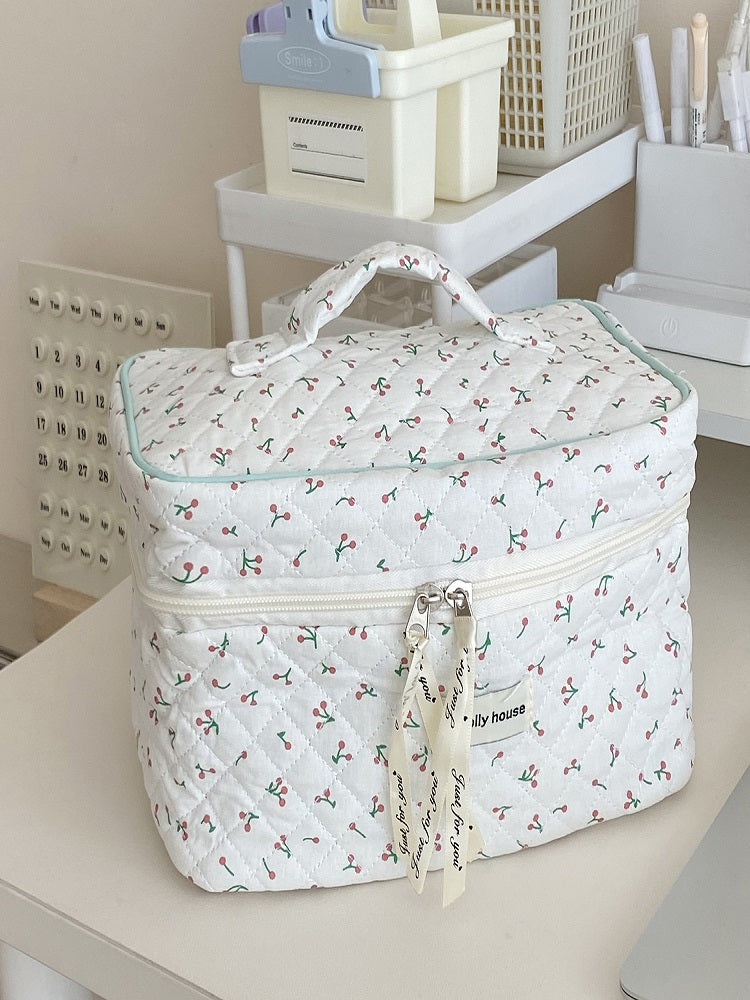 Taze ve Çiçekli Makyaj Çantası