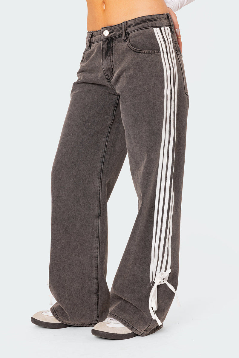 Düşük Bel Bol Yan Çizgili Fiyonklu Geniş Paça Kot Pantolon