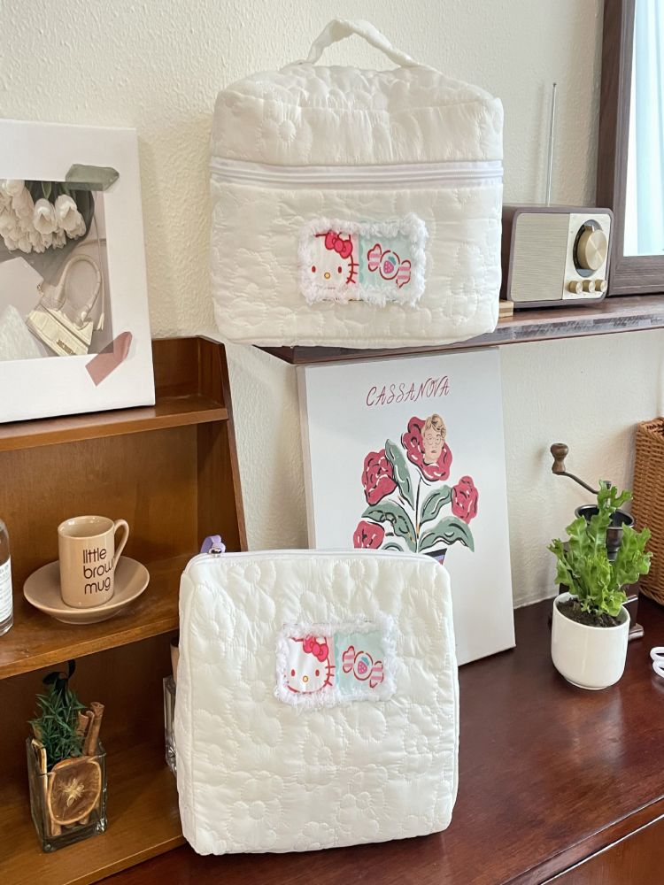 Dikişli Çiçek Makyaj Çantası