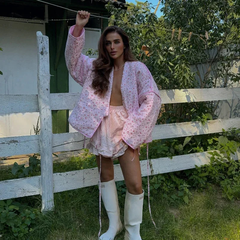 Pembe Çiçekli Bağcıklı Bol Kapitone Ceket