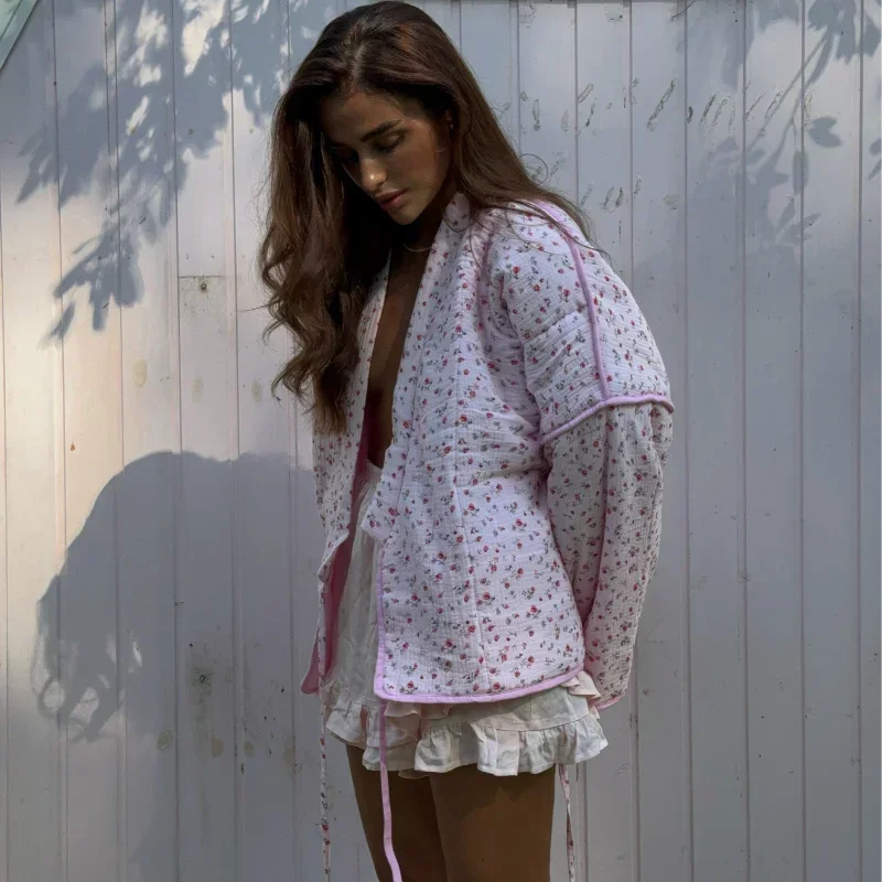 Pembe Çiçekli Bağcıklı Bol Kapitone Ceket