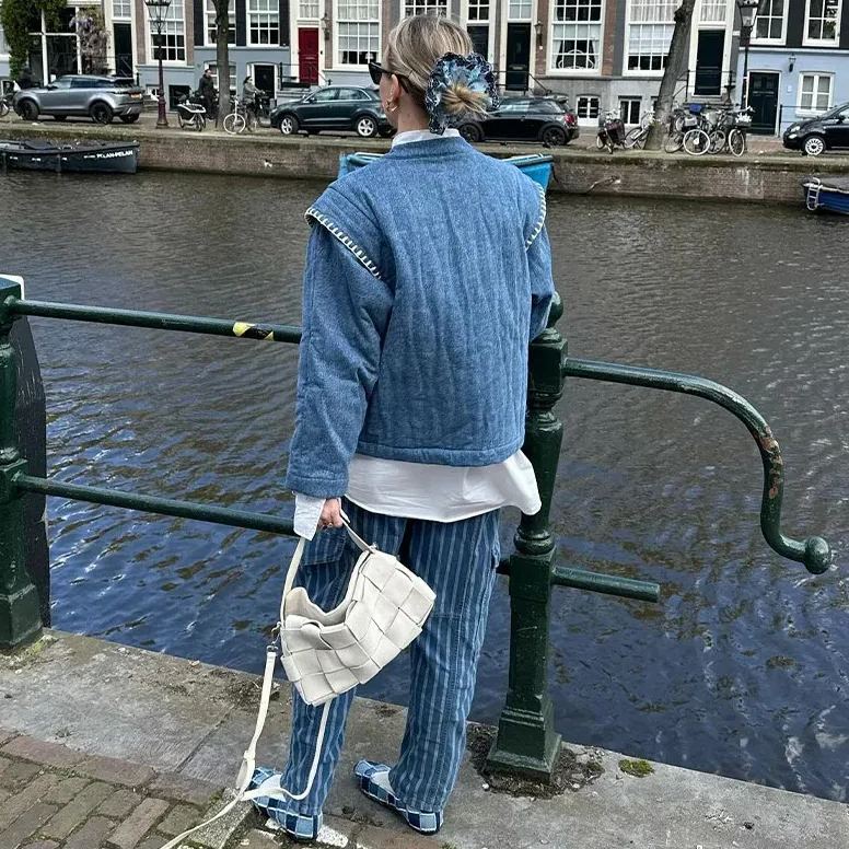 Çiçek Nakışlı Uçan Kol Dik Yaka İnce Ceket