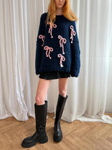 Zarif Fiyonklu Yuvarlak Yaka Bol Kazak